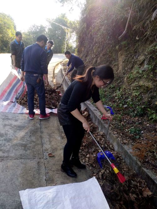 劉敏：永春分公司黨委組織全體黨員清理防洪溝。.jpg