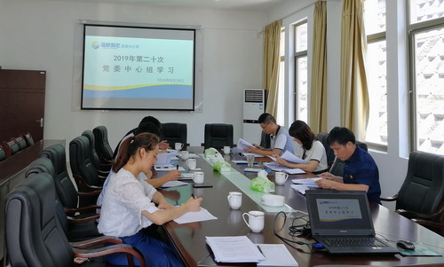 鐘林琳：龍巖分公司黨委認真學習《習近平在寧德》《習近平在廈門》等采訪實錄_調(diào)整大小.jpg