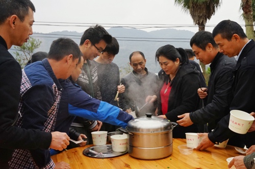 葉莉：龍巖分公司開展職工游園活動.jpg