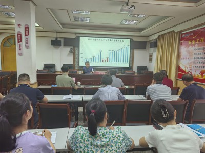 格式工廠民化建設(shè) 蔣雪�?福建海峽科化股份有限公司黨委副書記、常務(wù)副總經(jīng)理、工會(huì)主席鄭慶樟到民化建設(shè)公司上主題教育專題黨課2.jpg