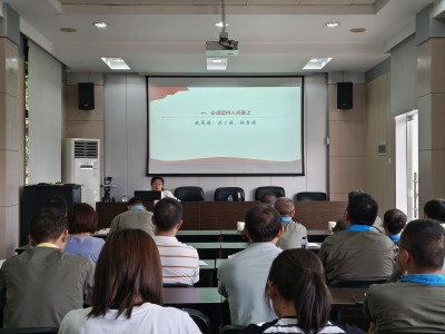 格式工廠尤梅春專題輔導報告會.jpg