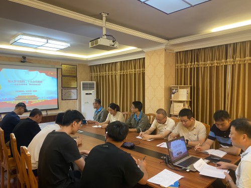 格式工廠烽林陳濤：海峽科化公司黨委委員、副總經(jīng)理張賢鋒到烽林分公司科二黨支部上專題黨課1.jpg